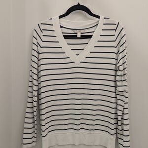 Banana Republic Striped V-Neck Top in Navy and White